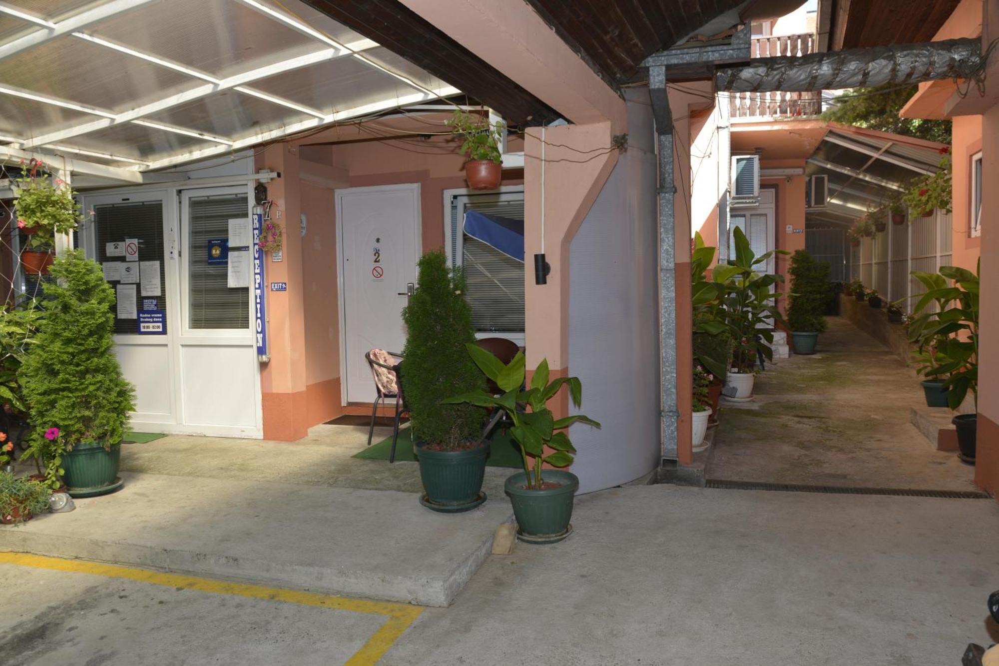 Apartments & Rooms -Mdl Lazic ベオグラード エクステリア 写真