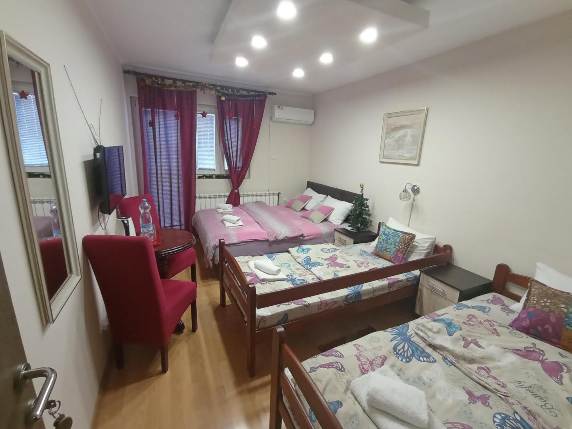 Apartments & Rooms -Mdl Lazic ベオグラード エクステリア 写真